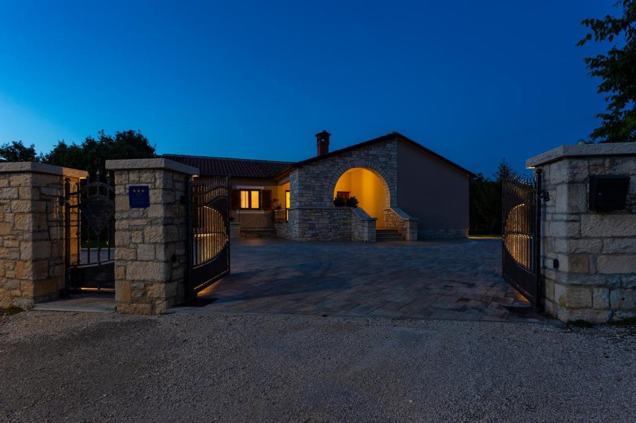 Villa Križanci Žminj Esterno foto